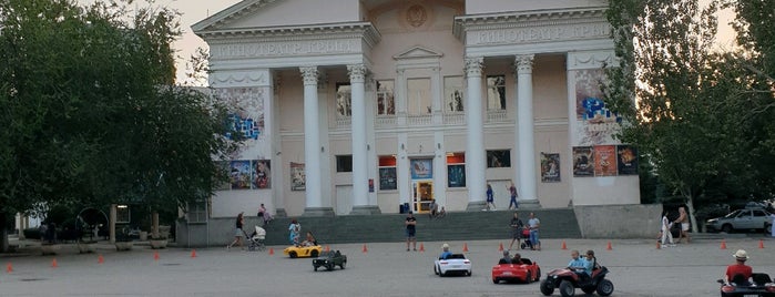 Кинотеатр «Крым» is one of Феодосия.
