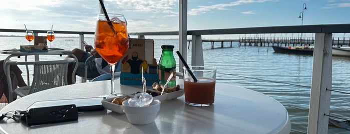 Lake Cafè is one of Mik'in Beğendiği Mekanlar.