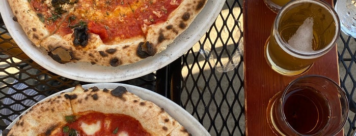 Napolita Pizzeria & Wine Bar is one of Chi - Restaurants 4.