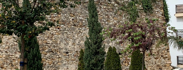 Restos del Castillo de San Luis is one of Lugares Históricos en la Costa del Sol.