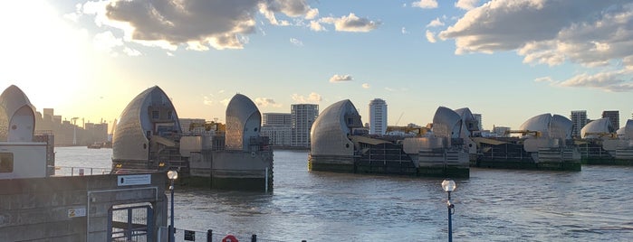 Thames Barrier Information Centre is one of Londýn.