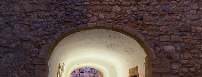 Porta de São Gonçalo is one of Algarve.