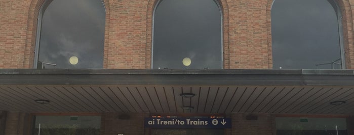 Stazione Ravenna is one of Gare.