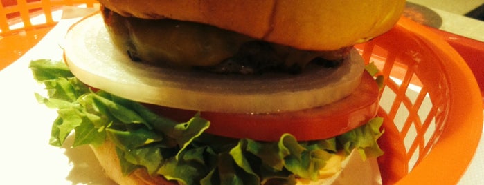 Clerckies Burger Restaurant & Take Away is one of Doen met Schattie.