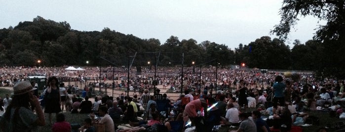 New York Philharmonic - Concerts in the Parks is one of Tempat yang Disukai Beni.