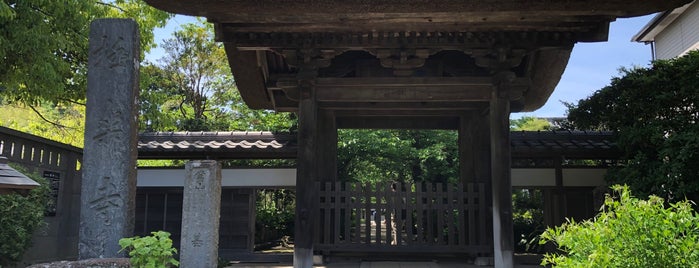 極楽寺 山門 is one of 海街さんぽ.