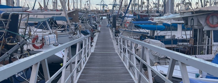 Muelle Deportivo is one of Gran Canaria.