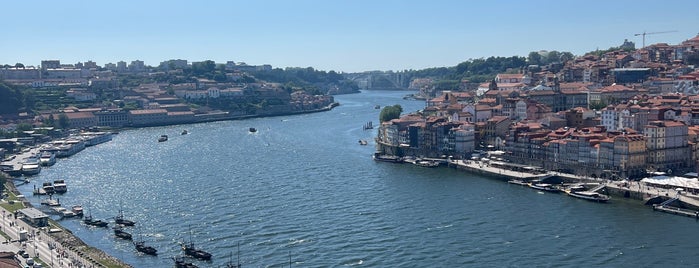 Vila Nova de Gaia is one of Oporto.