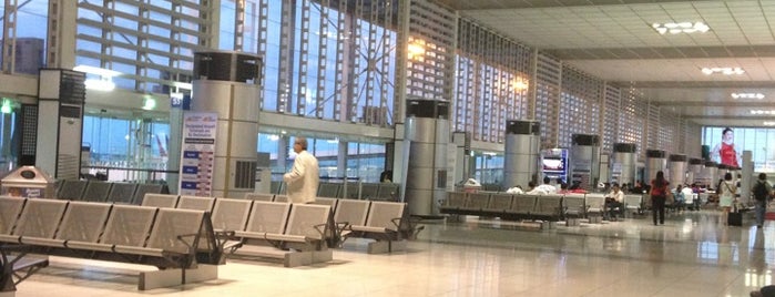Ninoy Aquino International Airport (MNL) Terminal 2 is one of Orte, die Miss Nine gefallen.
