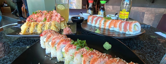 Temaky Sushi Bar & Grill is one of Mex.