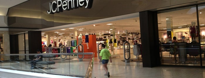 JCPenney is one of Tempat yang Disukai Nicole.