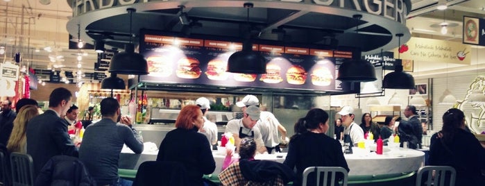 Mano Burger is one of Ebru : понравившиеся места.
