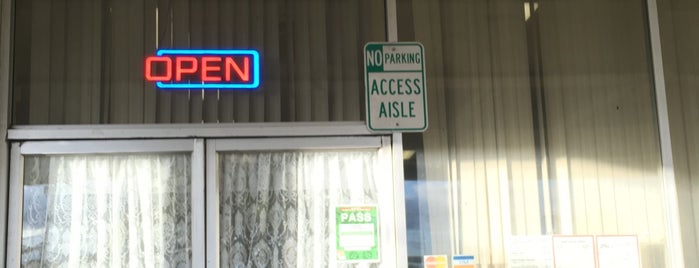 Aiea Shopping Center is one of สถานที่ที่ Nnenniqua ถูกใจ.