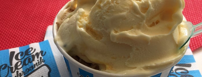 Ice Cream Dubrovnik is one of Posti che sono piaciuti a Dina.
