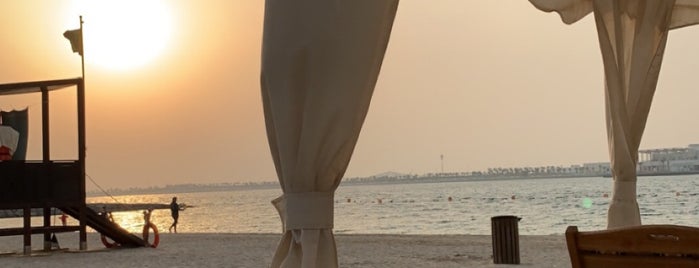 Al Muneera Beach Plaza is one of Tempat yang Disukai Maisoon.