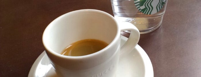 Starbucks is one of Hot Coffee koštuje kávu.