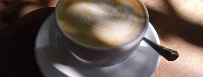 Coffee Source is one of Hot Coffee koštuje kávu.