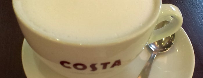 Costa Coffee is one of Hot Coffee koštuje kávu.