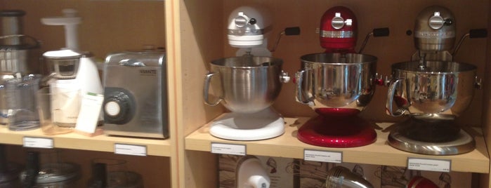 Williams-Sonoma is one of Cary 님이 저장한 장소.