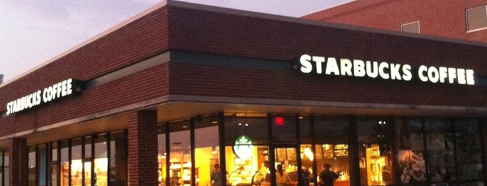 Starbucks is one of Lisa'nın Beğendiği Mekanlar.