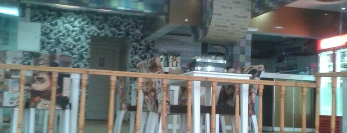Cafe Ballkon is one of Tempat yang Disukai Dilara.