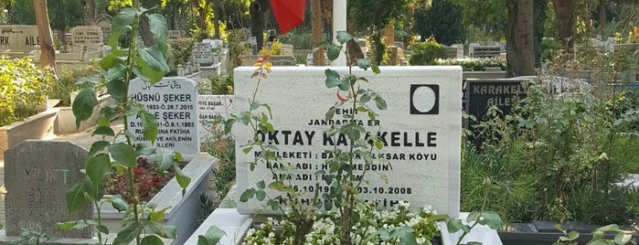 Soğanlık Mezarlığı is one of Lugares favoritos de Naciye.