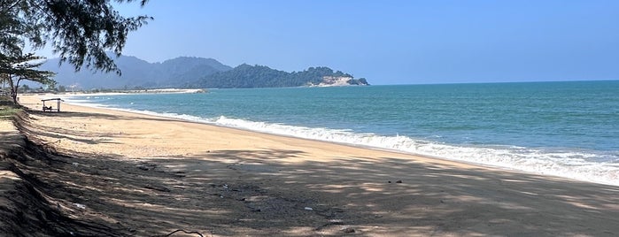 The Qamar is one of Nice Beach/Island at Peninsula Malaysia.