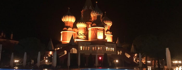 Kremlin Palace Senat Disco is one of Lieux qui ont plu à Mutlu.