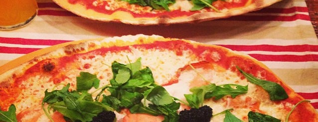 Classic Pizza is one of Sarah : понравившиеся места.