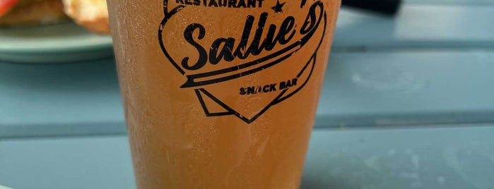 Sallie's is one of Orte, die Finn gefallen.