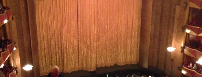 The Metropolitan Opera is one of New York.