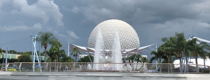 EPCOT is one of Lugares favoritos de Michael Dylan.