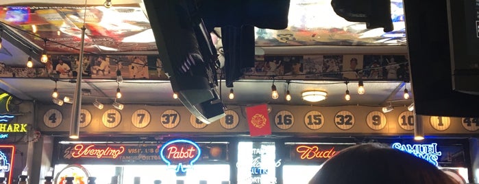 Stan's Sports Bar is one of Orte, die Michael Dylan gefallen.