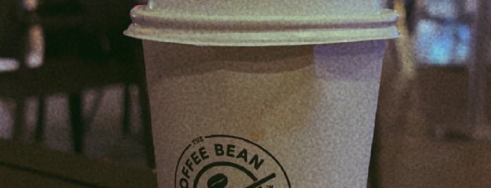 The Coffee Bean & Tea Leaf is one of Gespeicherte Orte von ɹǝxoqʞɔıʞ8b.