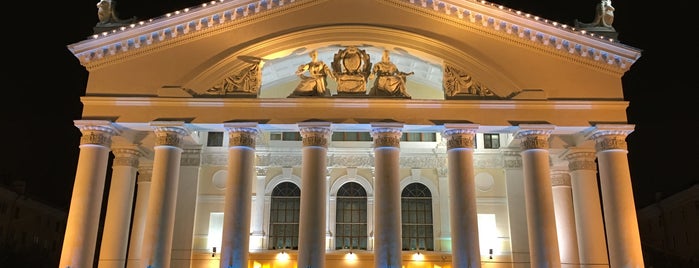 Театральная площадь is one of Посещенные места в Калуге.