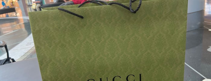 Gucci is one of Locais curtidos por Bayana.