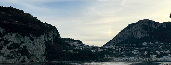 Faro Verde (Porto di Capri) is one of Capri.