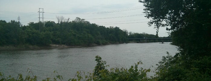 Meramec River is one of Tempat yang Disukai Katya.