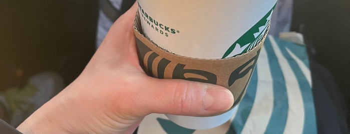 Starbucks is one of 電源使える場所リスト.