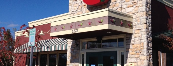 Chili's Grill & Bar is one of สถานที่ที่ Tyson ถูกใจ.