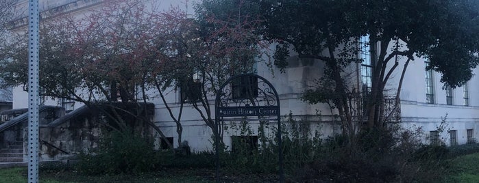 Austin History Center is one of Lieux qui ont plu à Andrew.