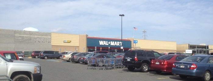 Walmart Supercenter is one of Janine : понравившиеся места.