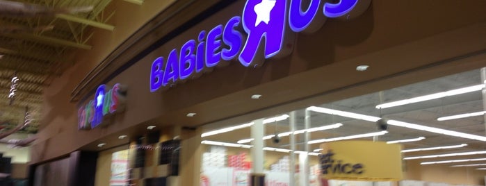 Toys"R"Us is one of Lugares favoritos de Ethelle.