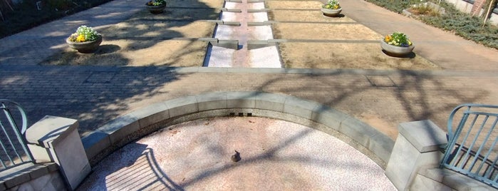 Motomachi Park is one of 公園.