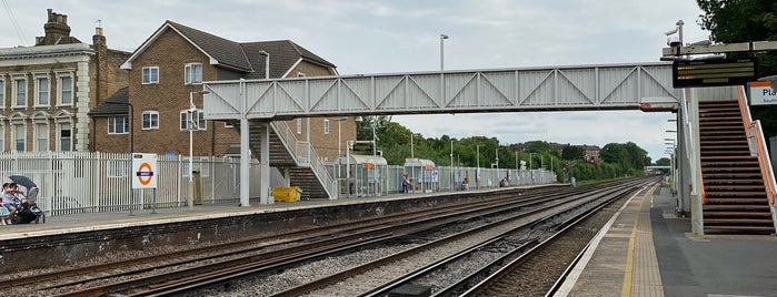 Anerley Railway Station (ANZ) is one of stations.
