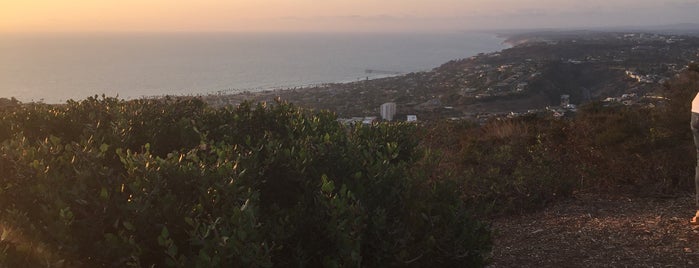 Mt. Soledad Market and Deli is one of Orte, die Missie gefallen.