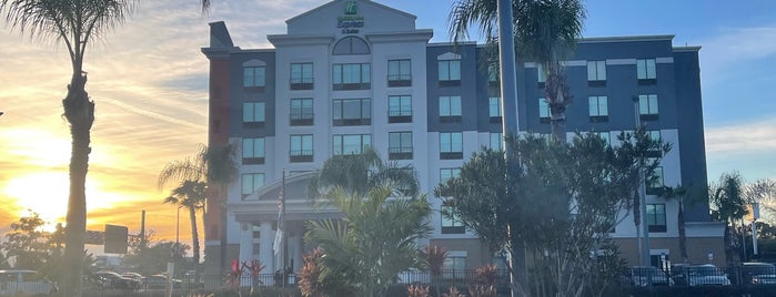 Holiday Inn Express & Suites Orlando - International Drive is one of สถานที่ที่ Keyvan ถูกใจ.