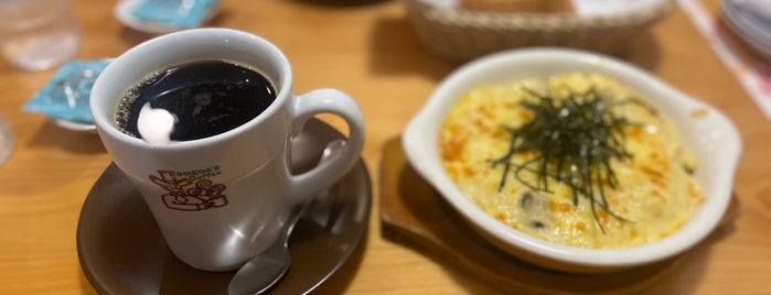 Komeda's Coffee is one of 食べ物屋さん.