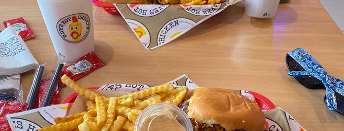 Dave's Hot Chicken is one of مطاعم.