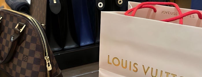 Louis Vuitton is one of Locais curtidos por Ali.